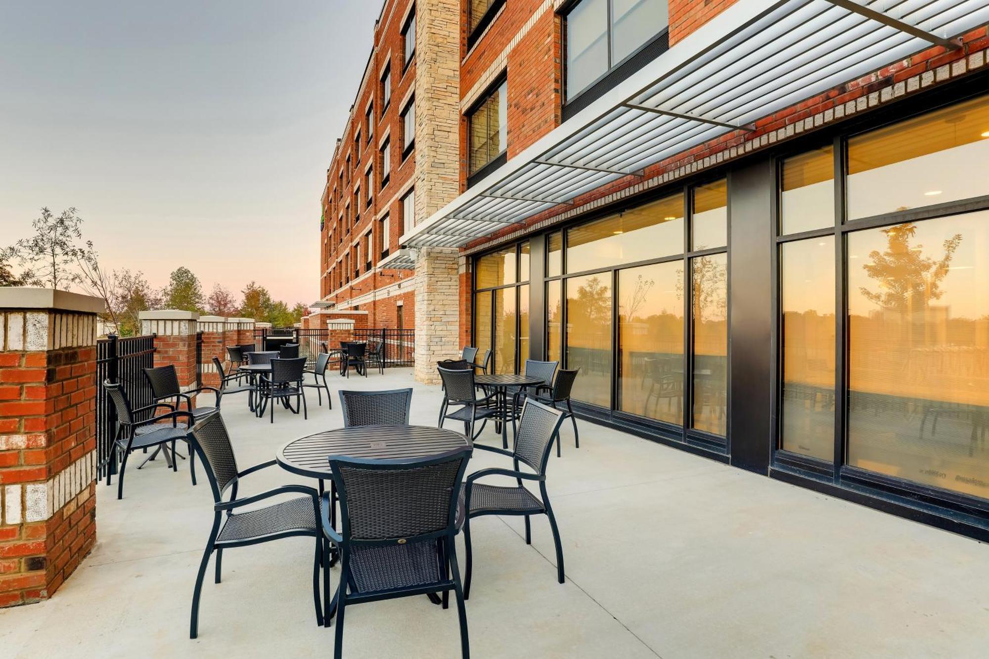 Holiday Inn Express Holly Springs - Raleigh Area By Ihg Exterior foto